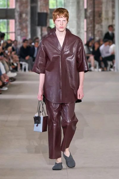 Look 17